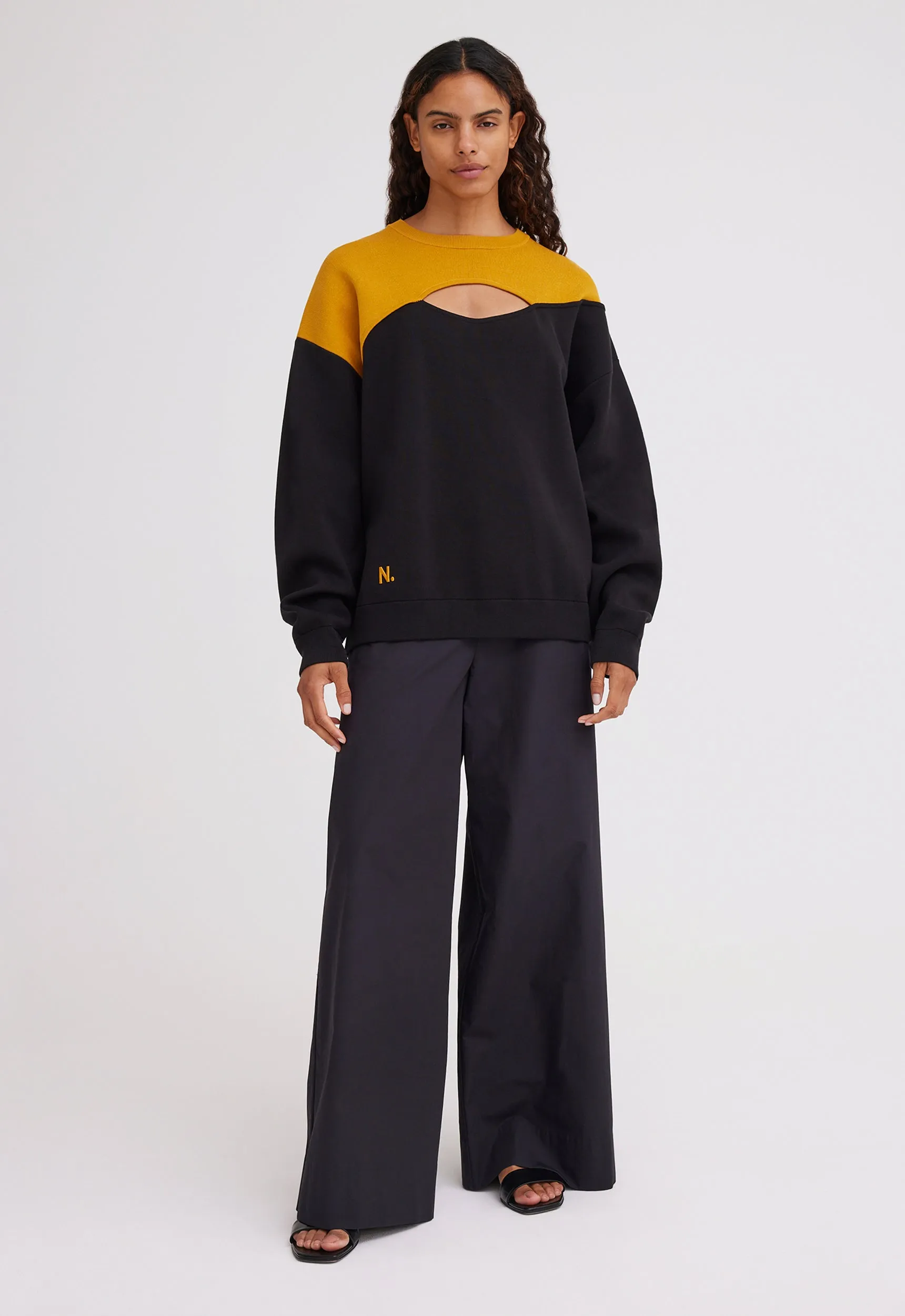 NAGNATA Balance Crew Neck - Black/Turmeric